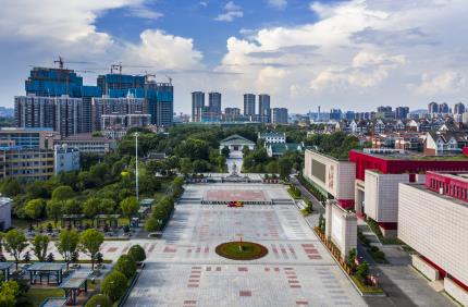 雷鋒塑像廣場(chǎng)。周燦黎攝