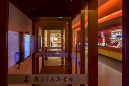 雷鋒生平事跡陳列館三樓展廳——雷鋒話吧場(chǎng)景。曾祥平攝